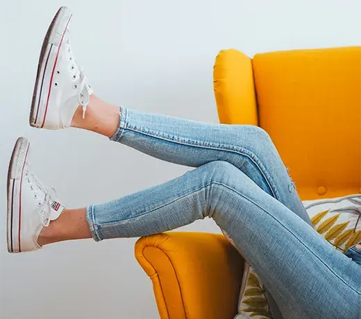 jean slim délavé femme avec des Converse