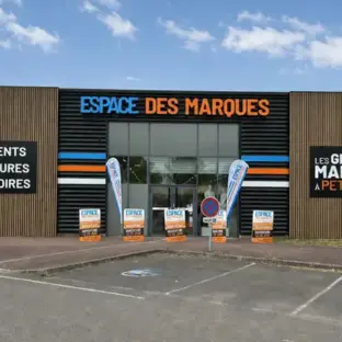 Outlet store for fashion and sports brands in Luçon