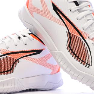 Chaussures de football Blanches/Oranges Garçon Puma Ultra 5 Play vue 0