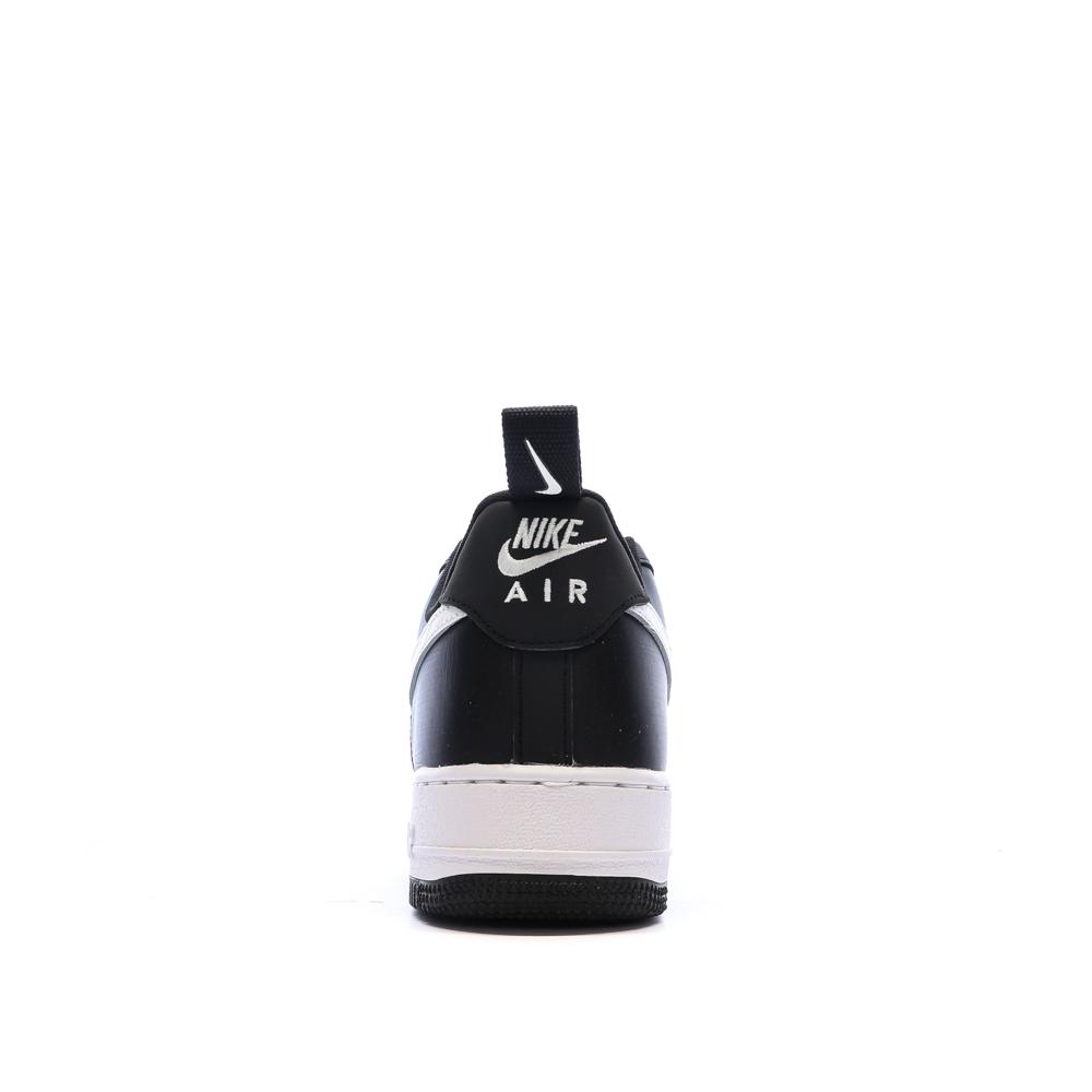 Baskets Noires/Blanches Femme Nike Air Force 1 '07 vue 3