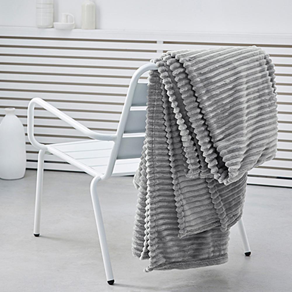 Grey Plaid Today XL 150x200cm Photo of the Espace des Marques %store% store - view of %key%