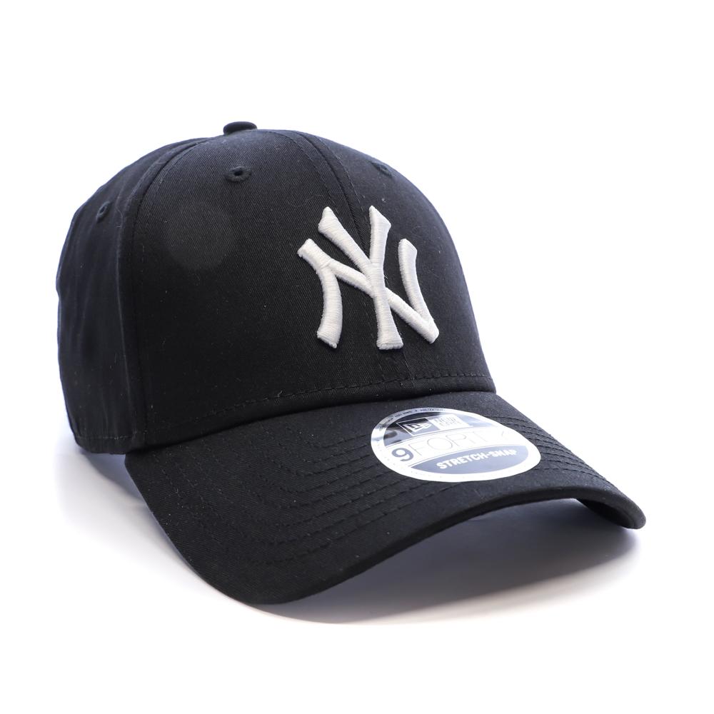 New Era New York Yankees Black/White Adult Cap Photo of the Espace des Marques %store% store - view of %key%
