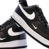 Baskets Noires/Blanches Femme Nike Air Force 1 '07 vue 7