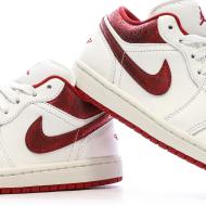 Baskets Blanc/Rouge Femme Nike Air Jordan 1 Low vue 7
