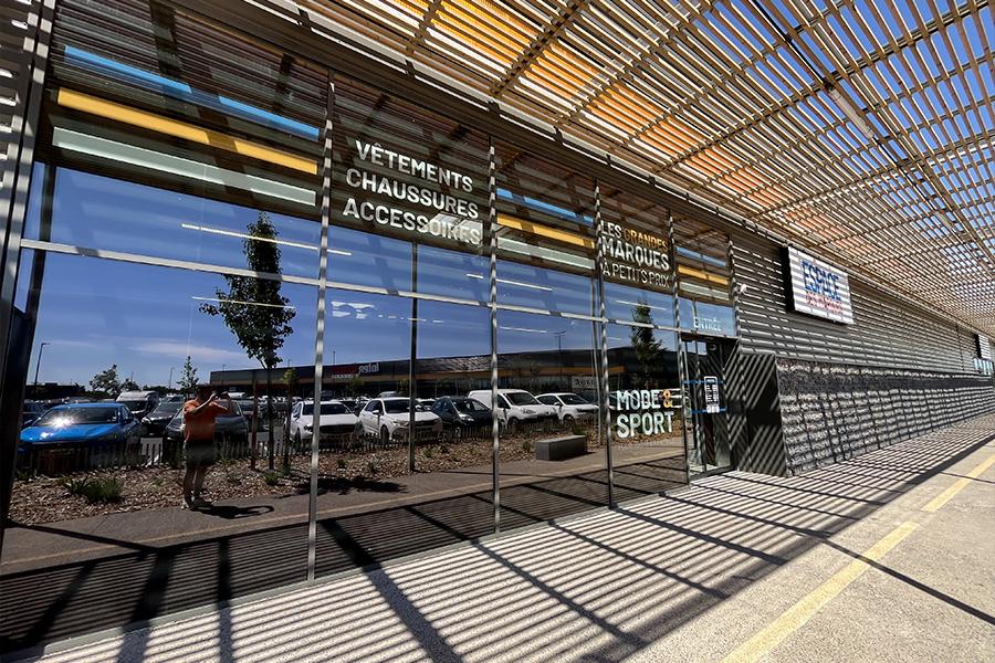 Photo magasin Espace des Marques Bessan